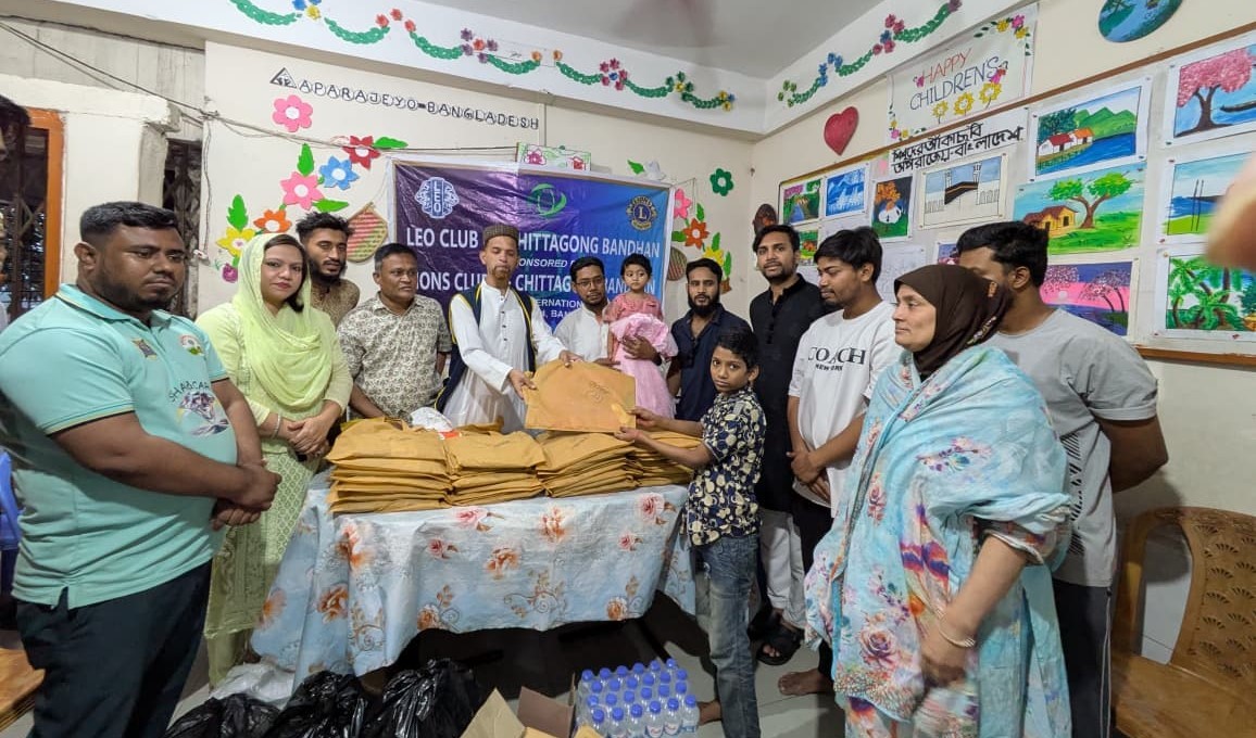 এতিম শিশুদের মধ্যে ঈদবস্ত্র বিতরণে বন্ধন লায়ন্স ক্লাব